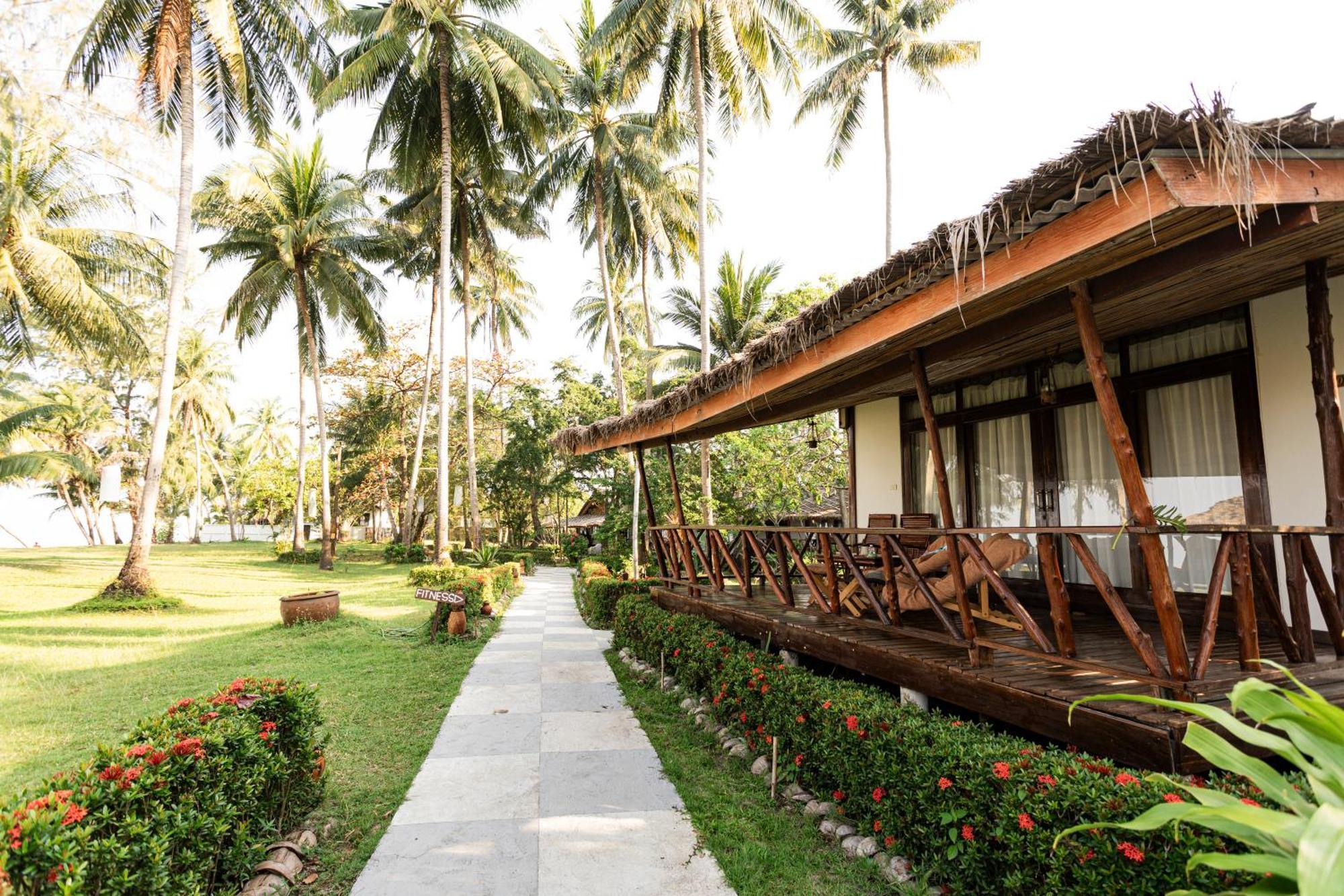 Lipa Lodge Beach Resort Lipa Noi Esterno foto