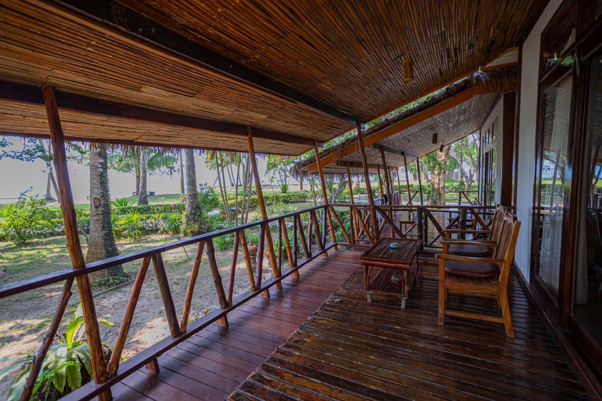 Lipa Lodge Beach Resort Lipa Noi Esterno foto
