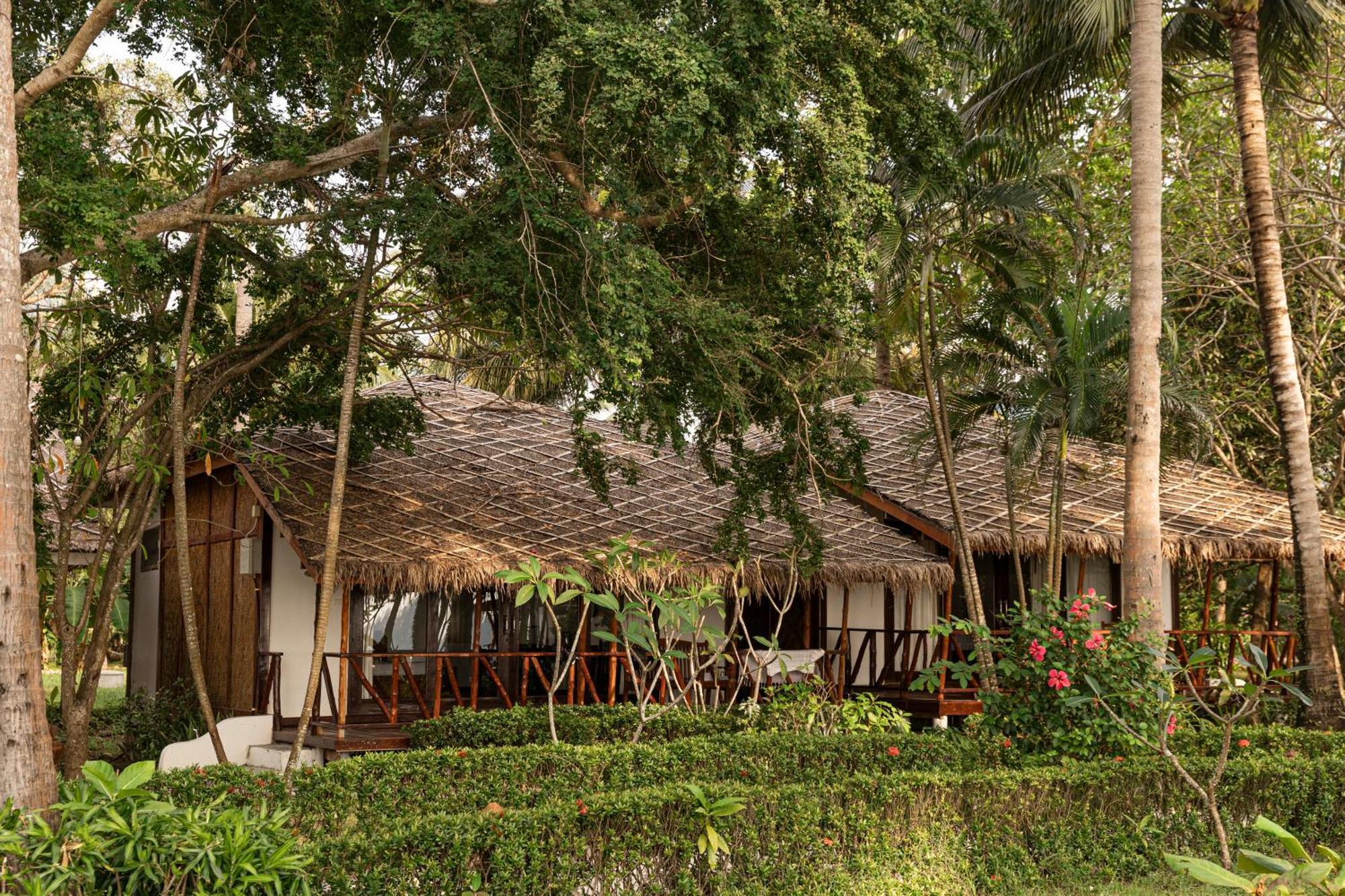Lipa Lodge Beach Resort Lipa Noi Esterno foto