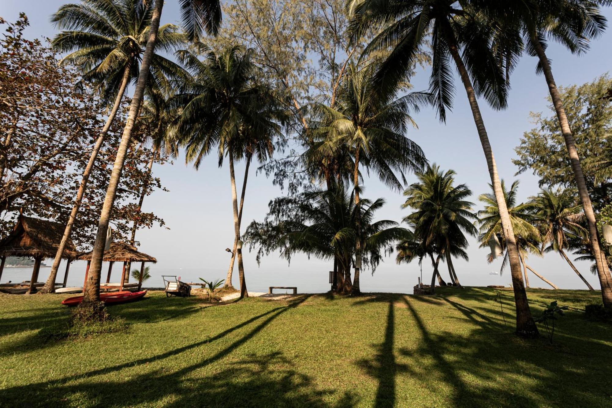 Lipa Lodge Beach Resort Lipa Noi Esterno foto